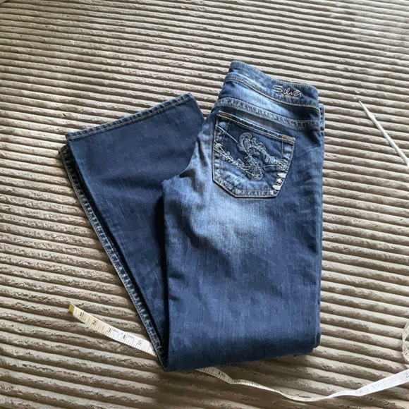 All jeans 2/$20🫦Silver Tuesday tagged 28/31 15” w 31” inseam. Lower rise. - Picture 12 of 12